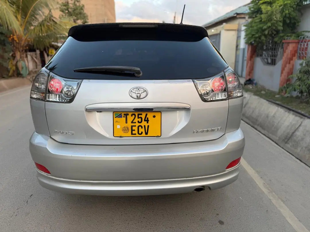 Toyota Harrier 2005 ECV thumbnail 3