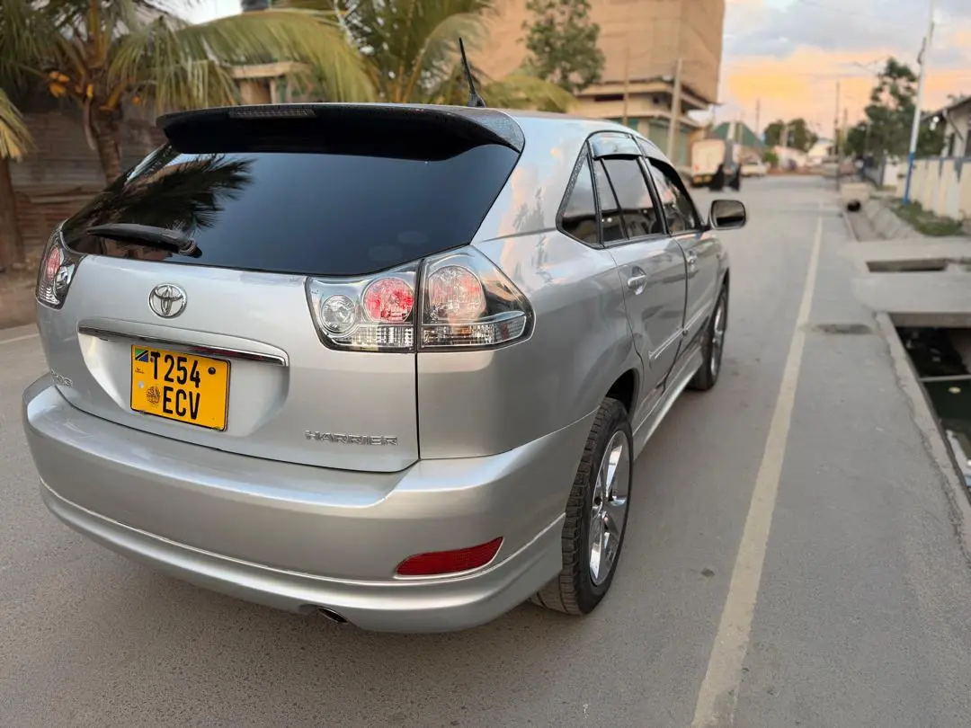 Toyota Harrier 2005 ECV thumbnail 4