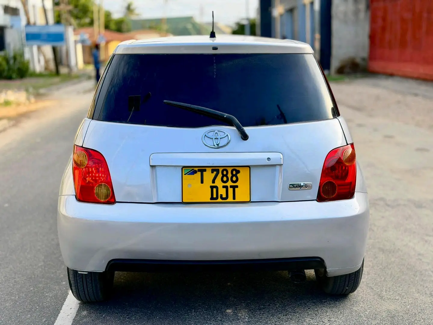 Toyota Ist Silver (DJT) thumbnail 2