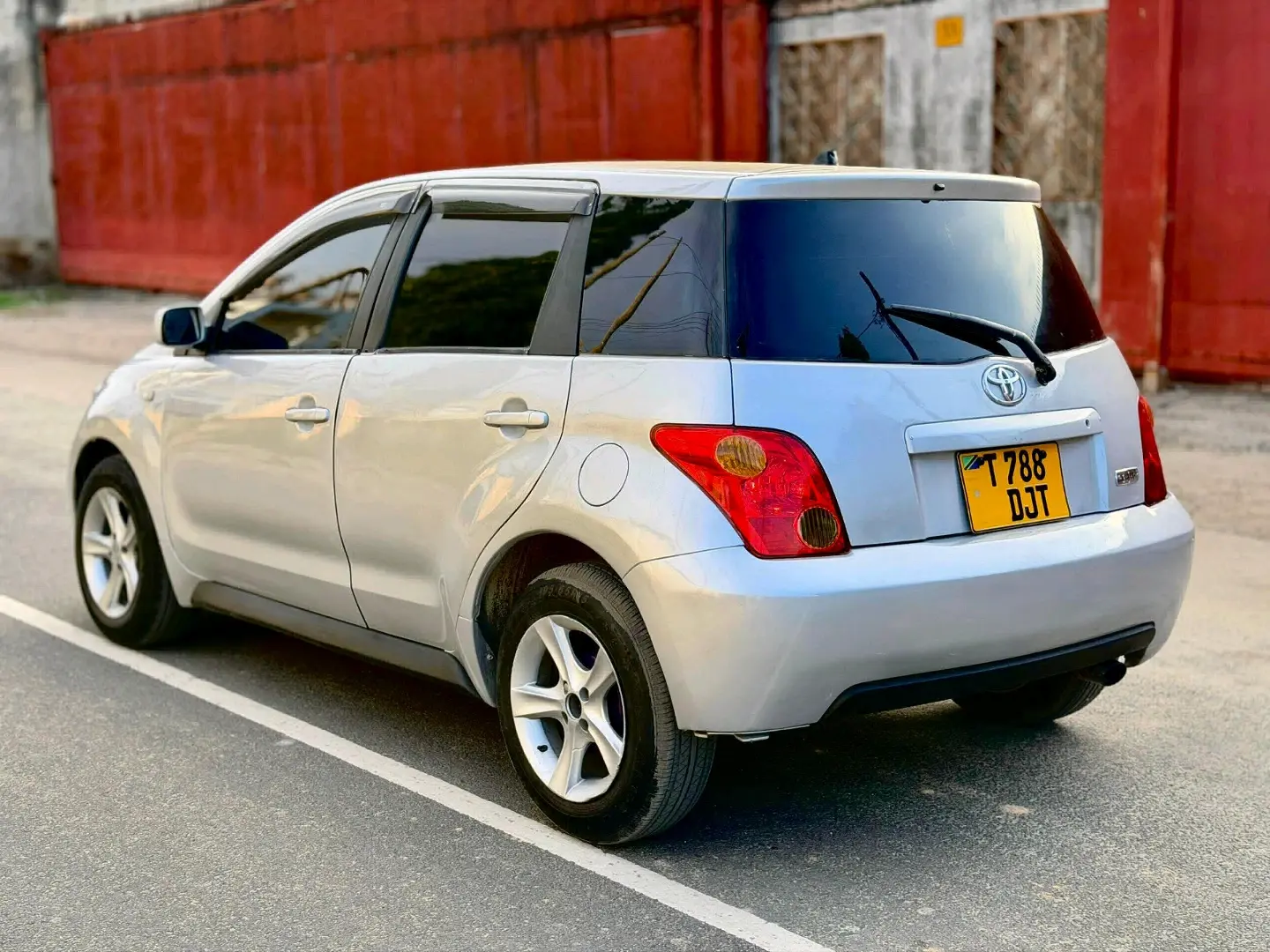 Toyota Ist Silver (DJT) thumbnail 3