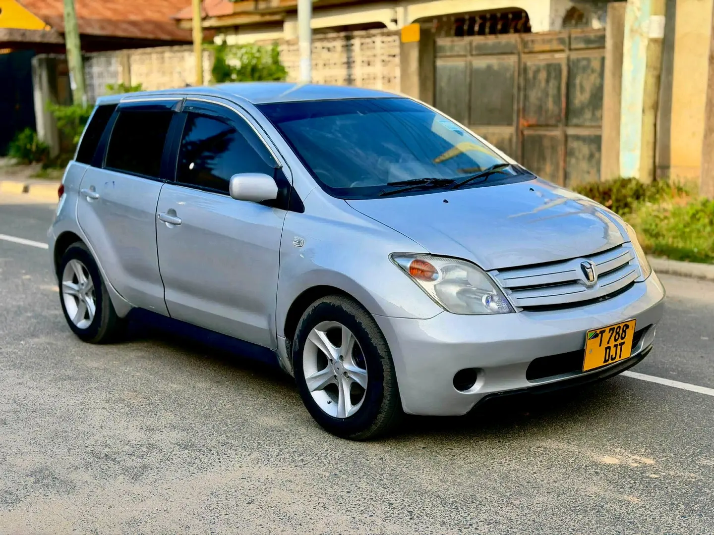 Toyota Ist Silver (DJT) thumbnail 5