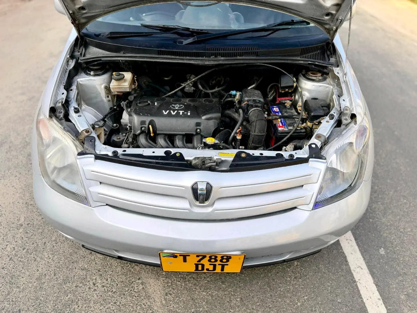 Toyota Ist Silver (DJT) thumbnail 7