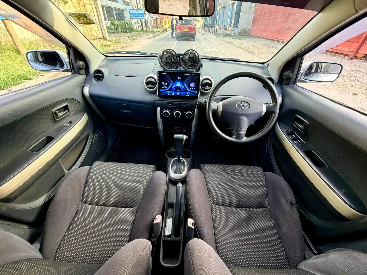 Toyota Ist Silver (DJT) thumbnail 8
