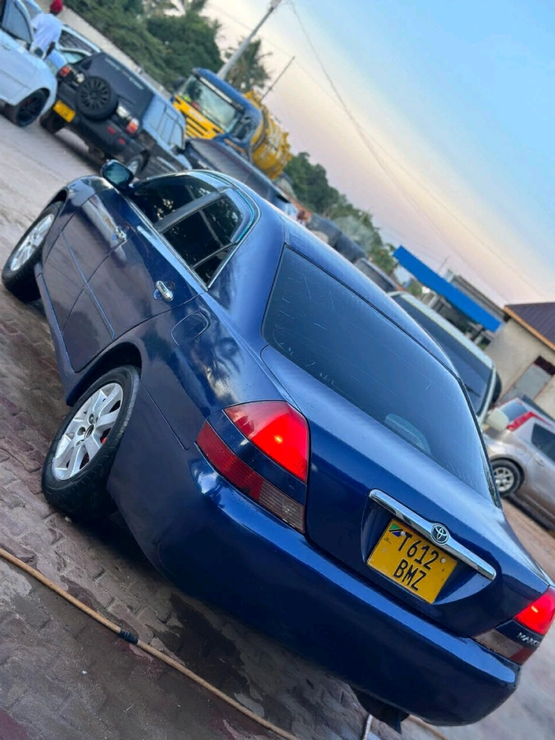 Used Blue Toyota GX110 Sedan (2000) thumbnail 7
