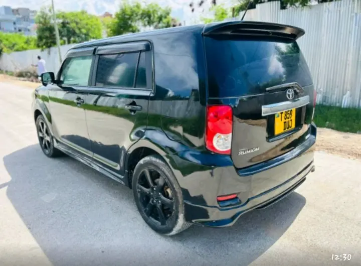 Toyota bB Hatchback thumbnail 6
