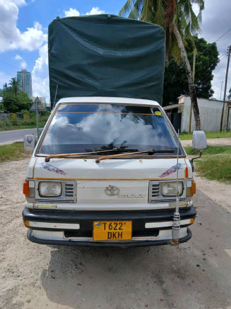 Toyota LiteAce Pickup Truck 1990 thumbnail 9