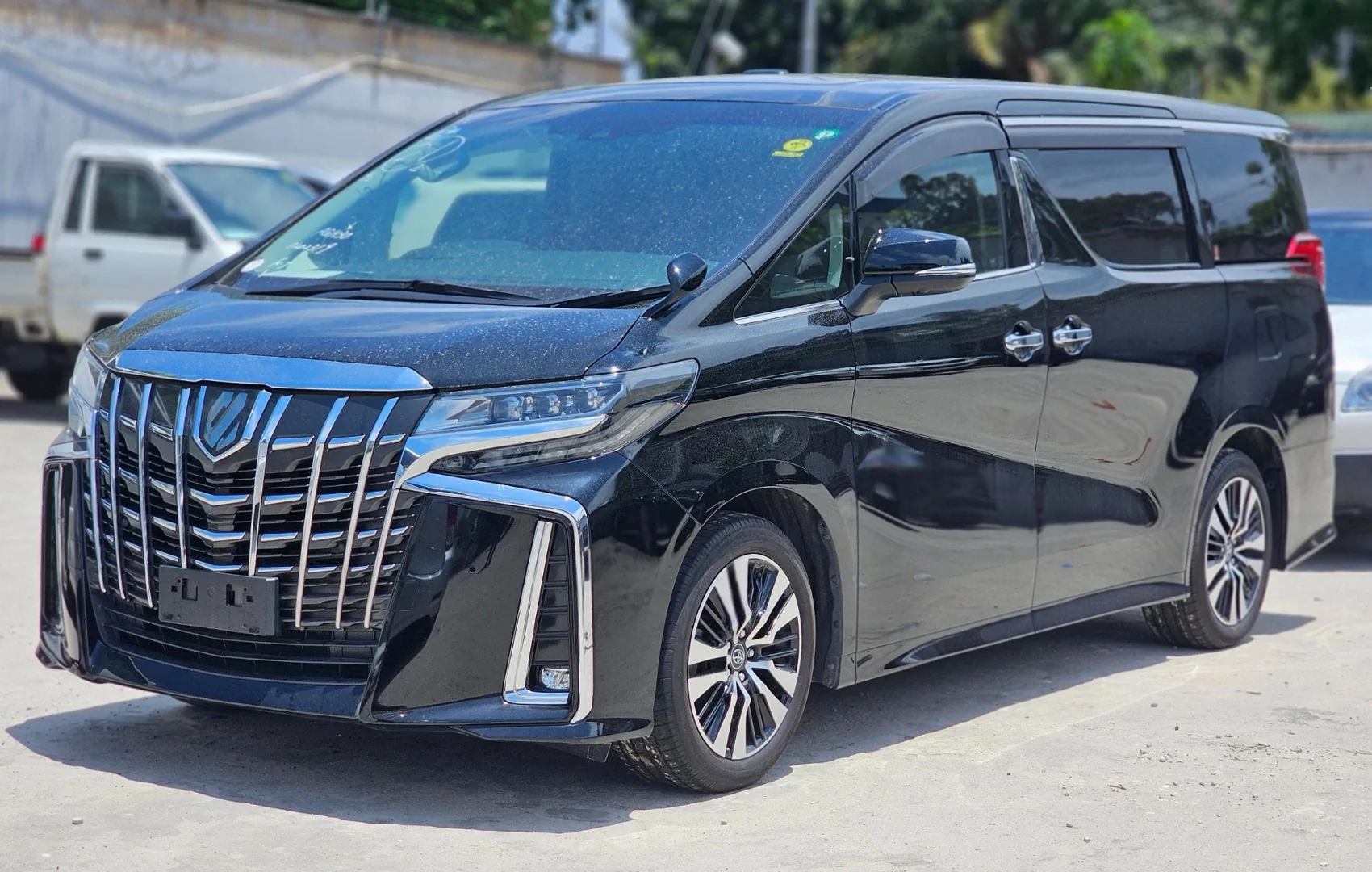 Toyota Alphard Luxury Van 2018 New Model thumbnail 2