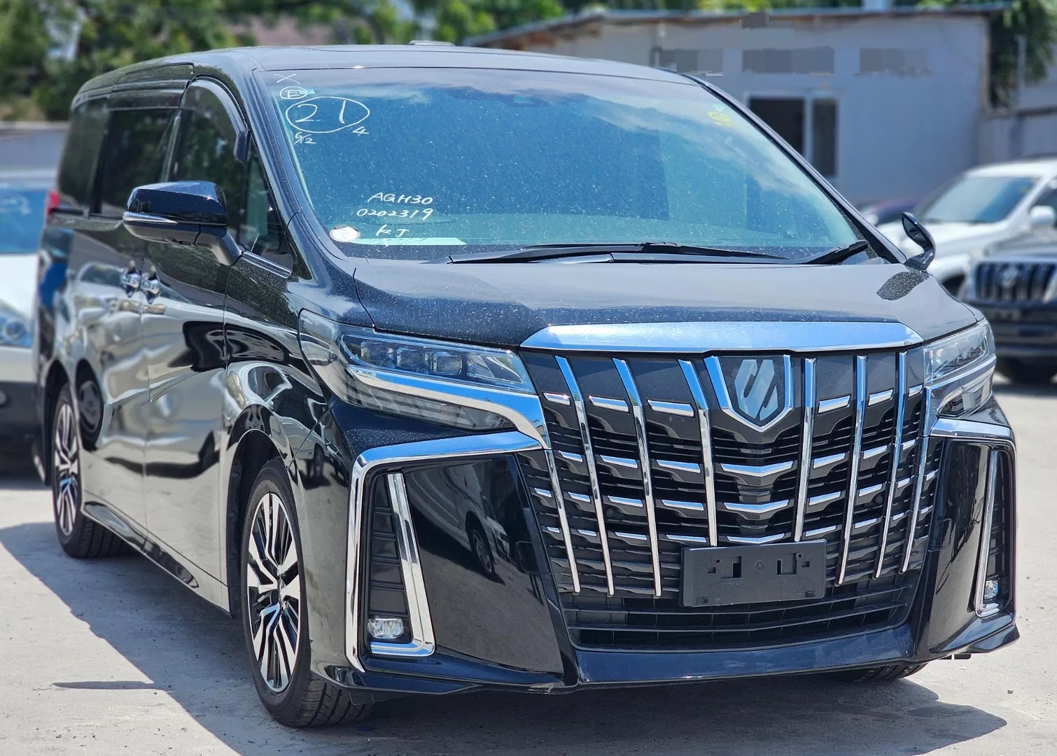 Toyota Alphard Luxury Van 2018 New Model thumbnail 3