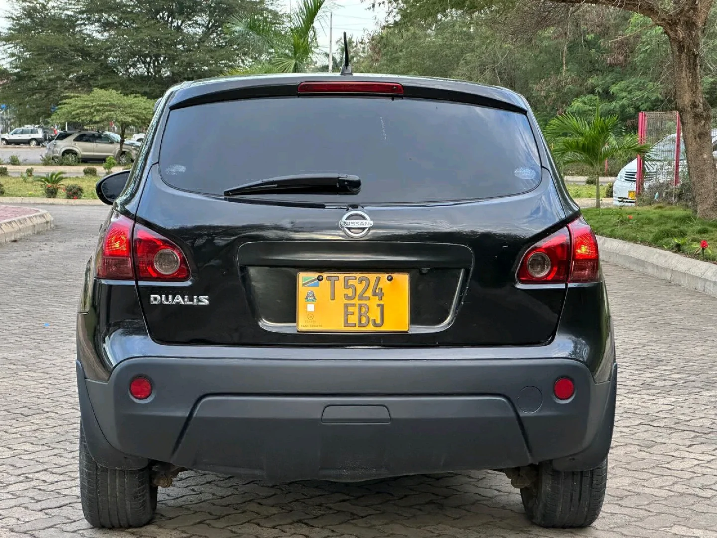 Nissan Dualis SUV 2008 Black (T524EBJ) thumbnail 2