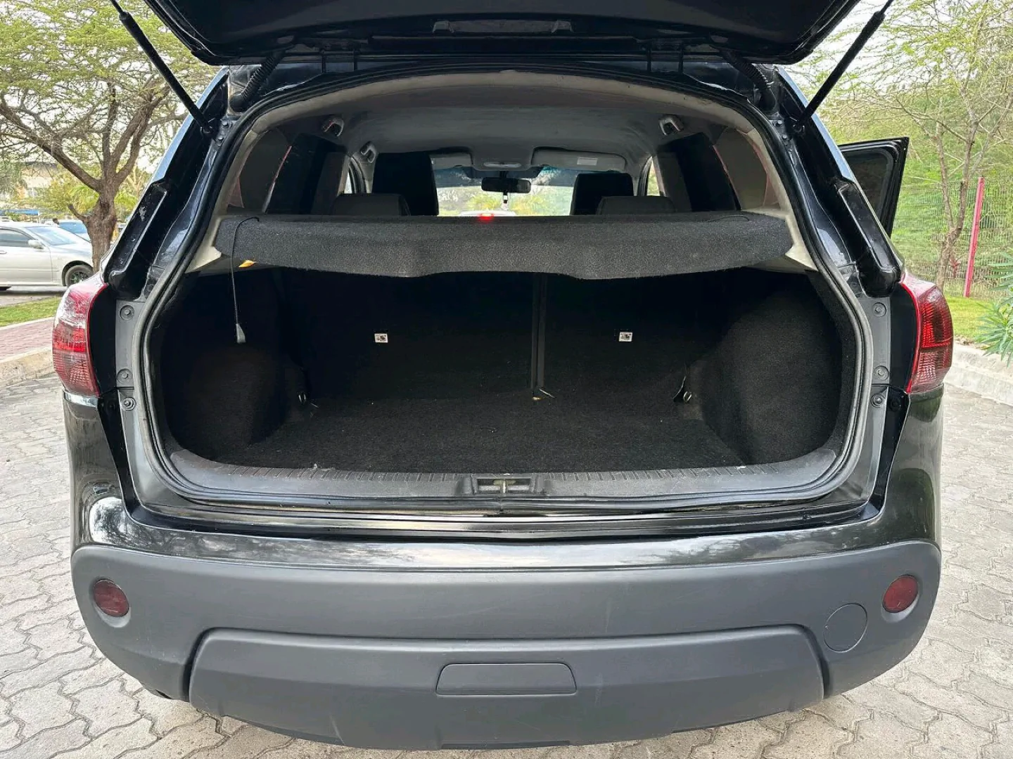 Nissan Dualis SUV 2008 Black (T524EBJ) thumbnail 6
