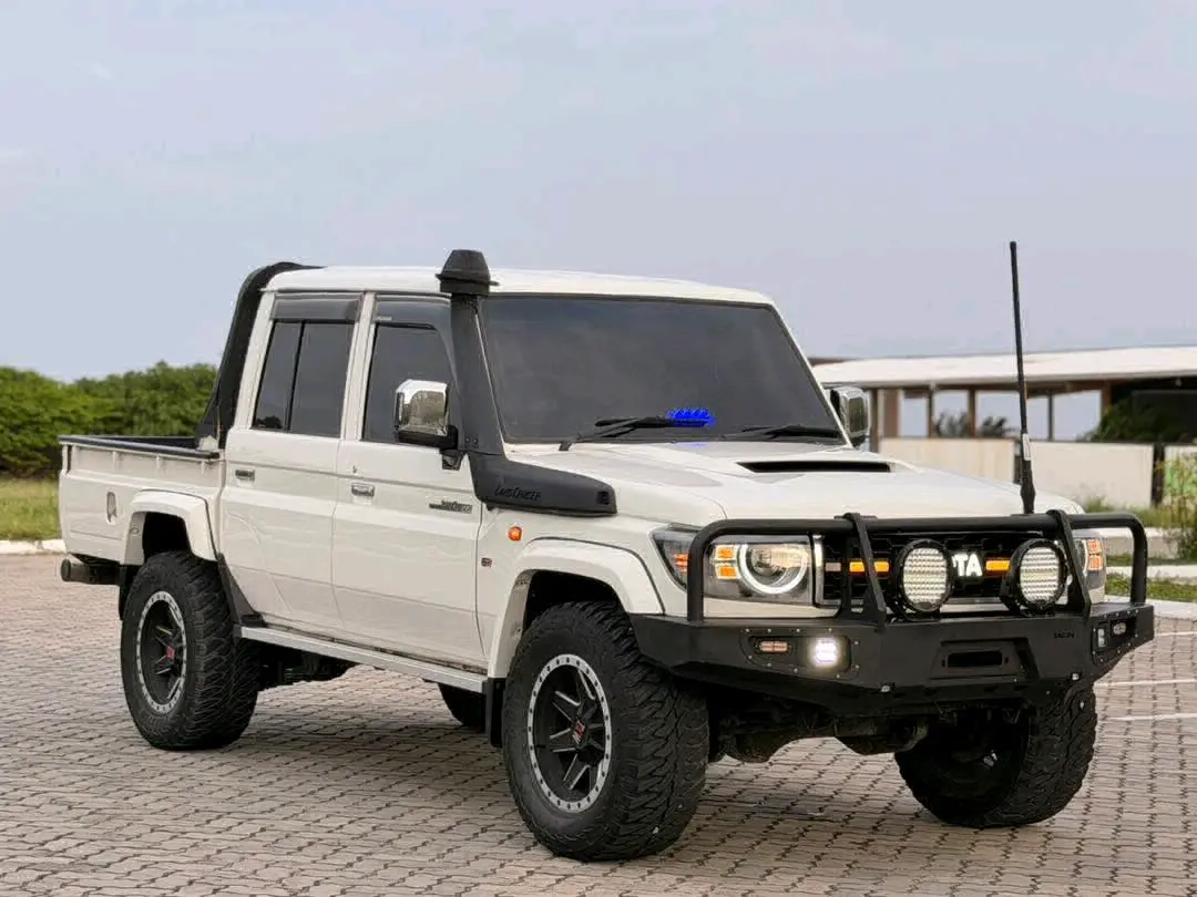 Toyota Land Cruiser Pickup 2016 Diesel (Imported) thumbnail 2