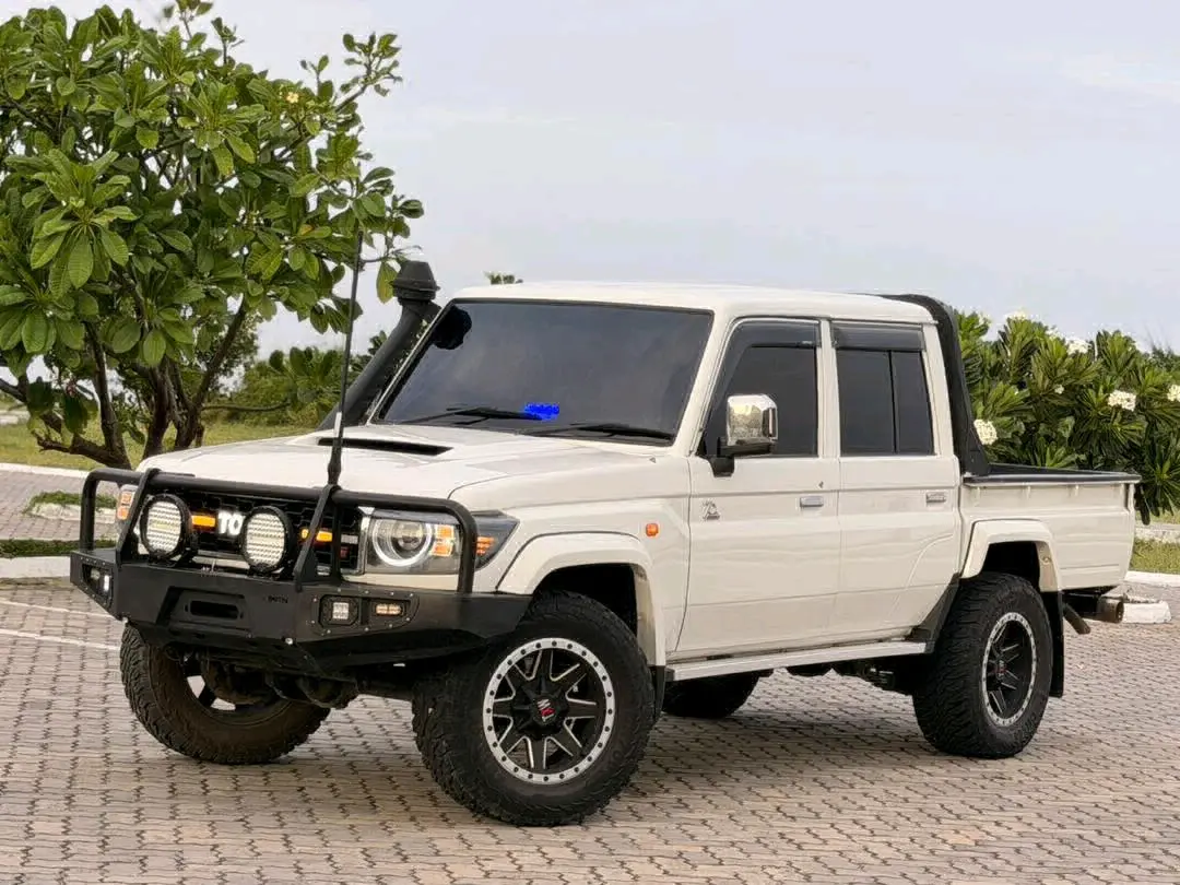Toyota Land Cruiser Pickup 2016 Diesel (Imported) thumbnail 3