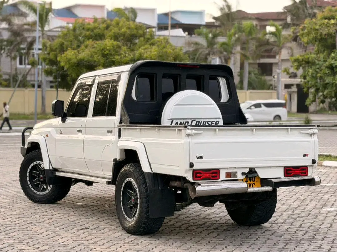 Toyota Land Cruiser Pickup 2016 Diesel (Imported) thumbnail 4