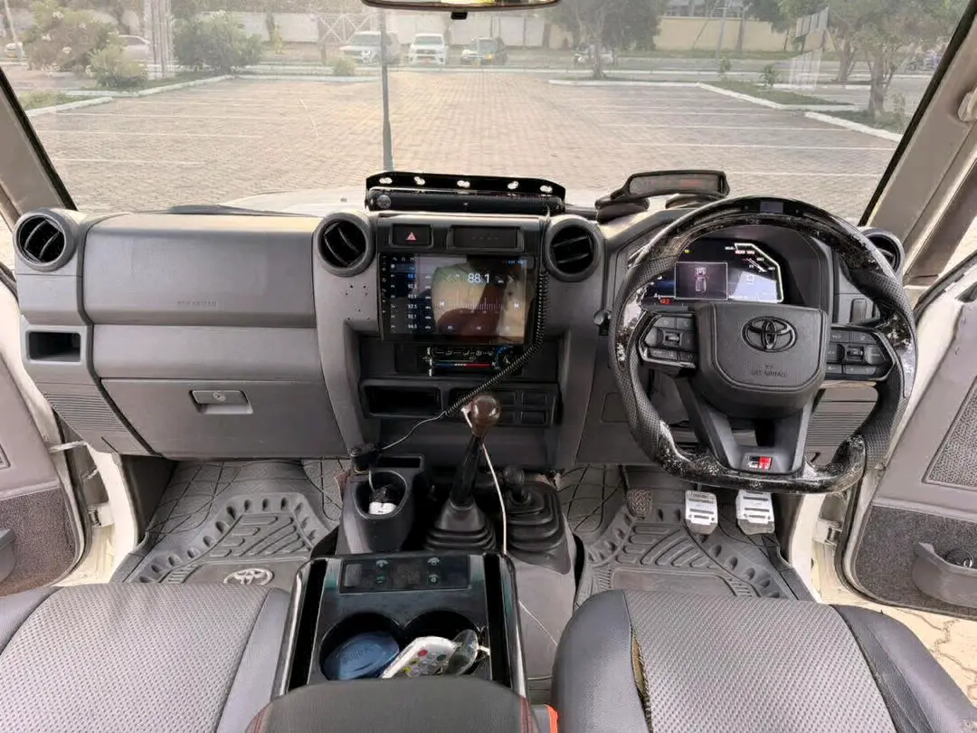 Toyota Land Cruiser Pickup 2016 Diesel (Imported) thumbnail 6