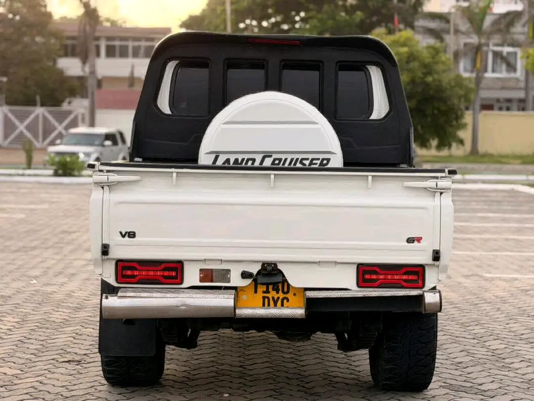 Toyota Land Cruiser Pickup 2016 Diesel (Imported) thumbnail 8