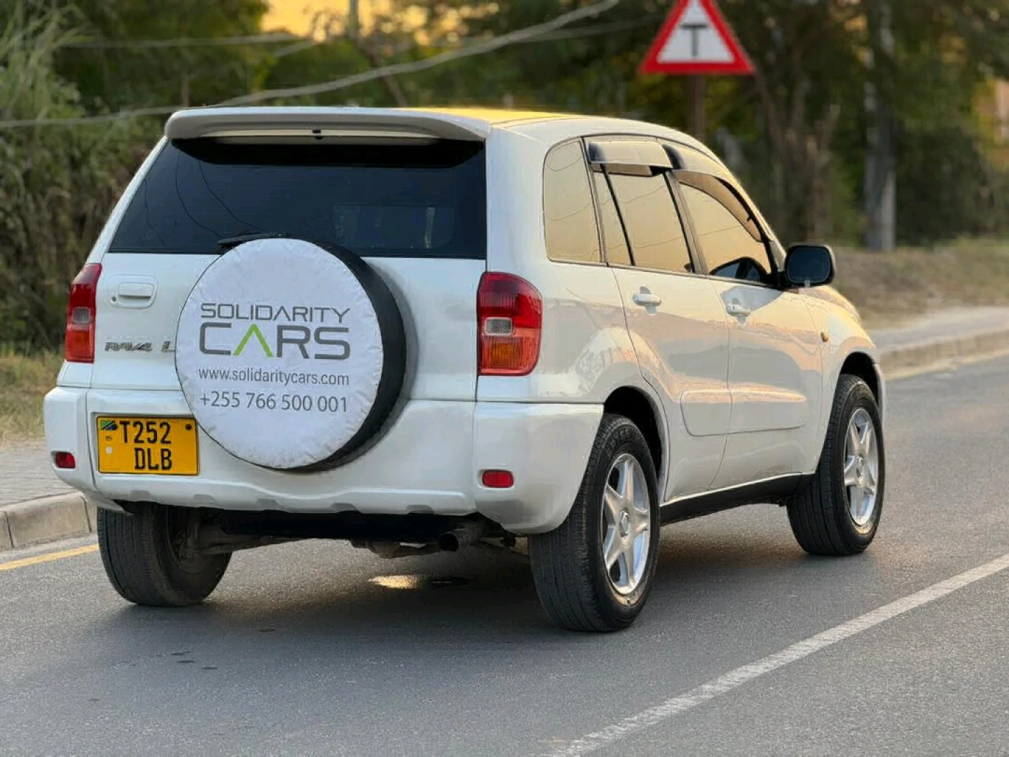 Toyota Rav4 SUV thumbnail 3