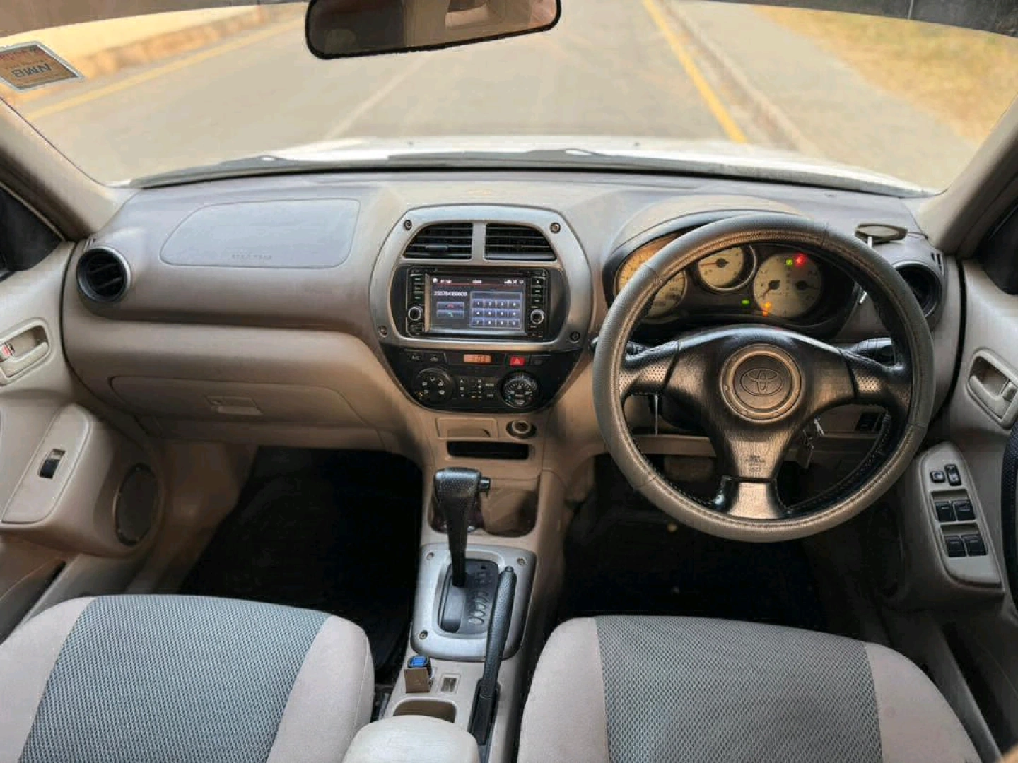 Toyota Rav4 SUV thumbnail 6