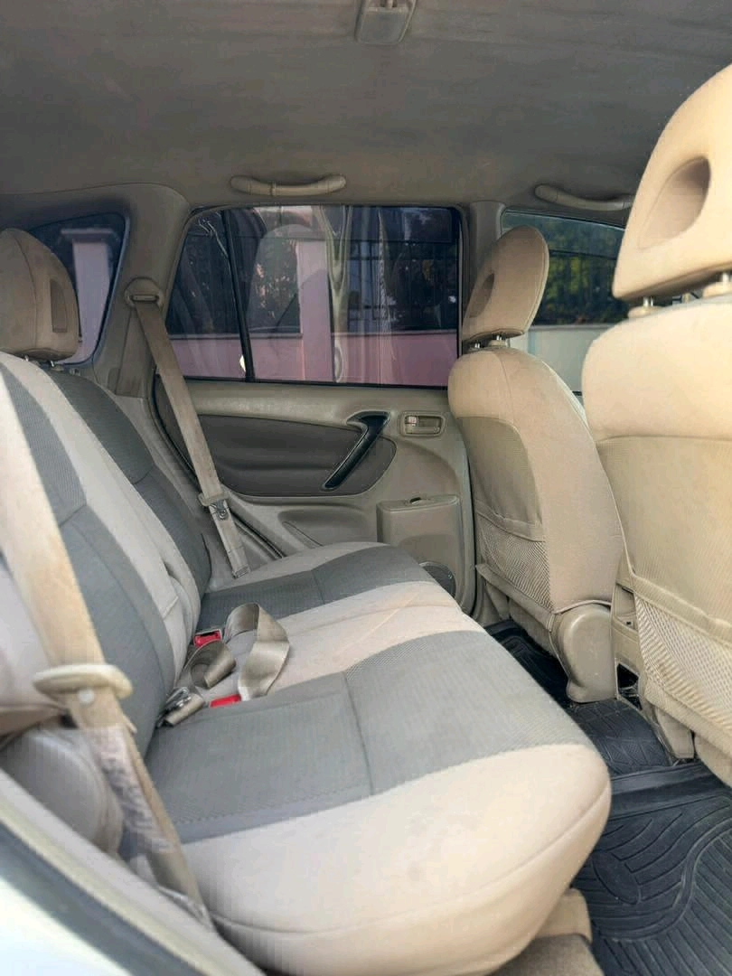 Toyota Rav4 SUV thumbnail 7