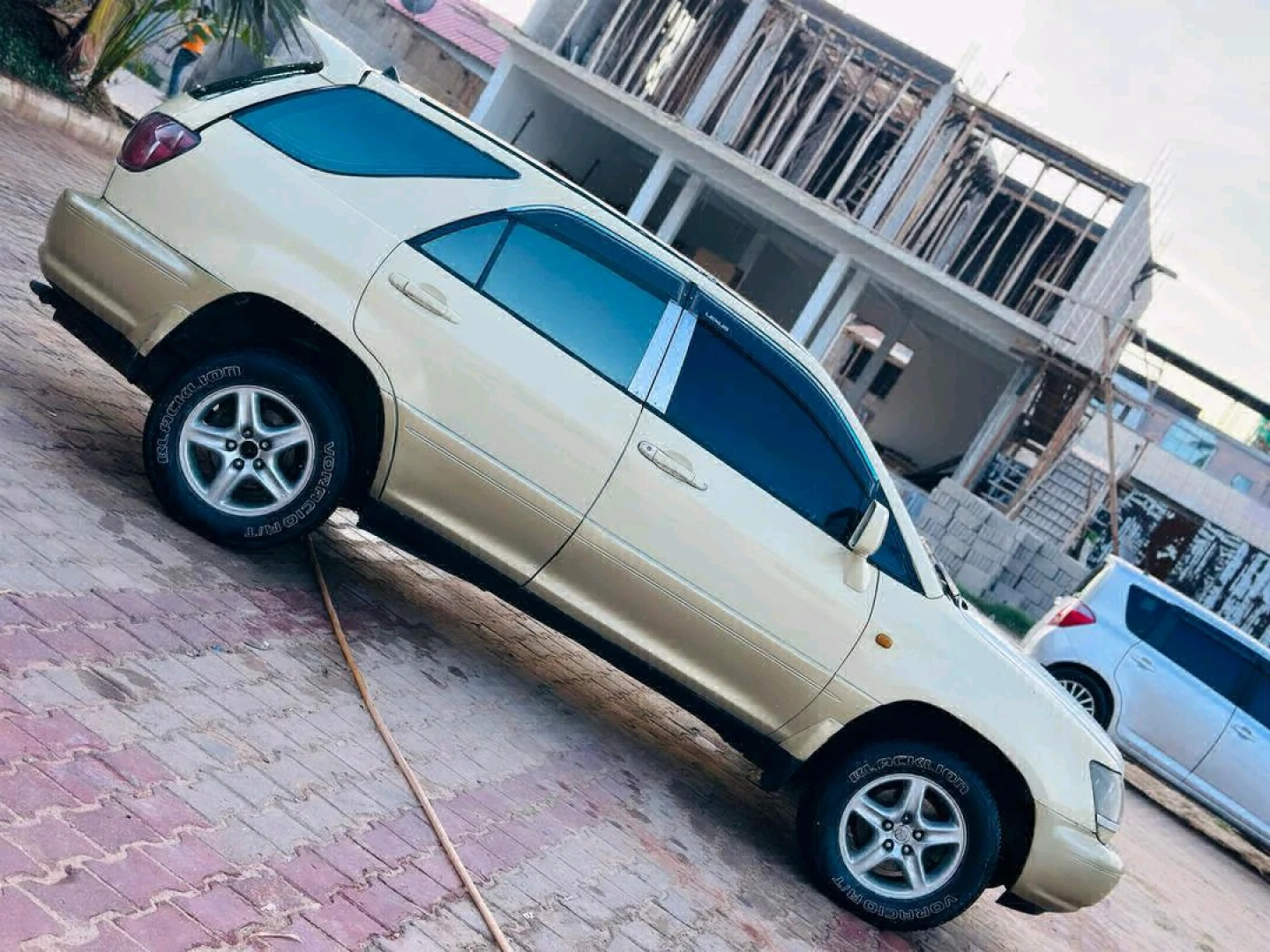 Toyota Harrier Old Model SUV T950BVG thumbnail 4