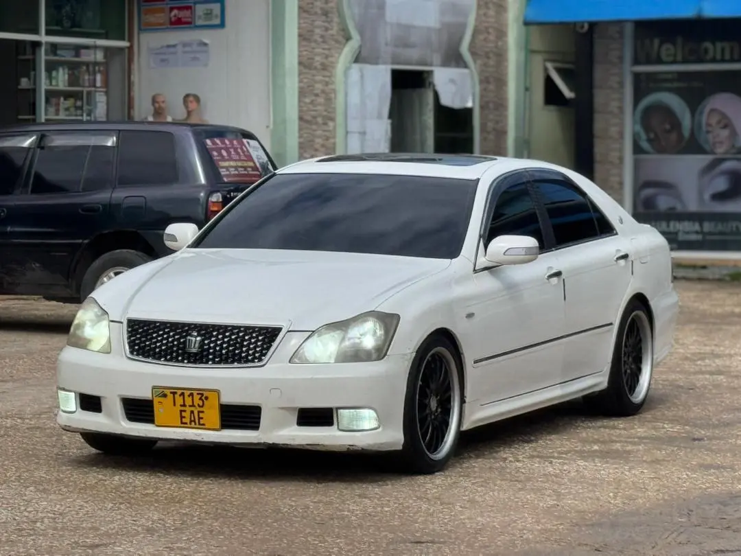 Toyota Crown Athlete thumbnail 2
