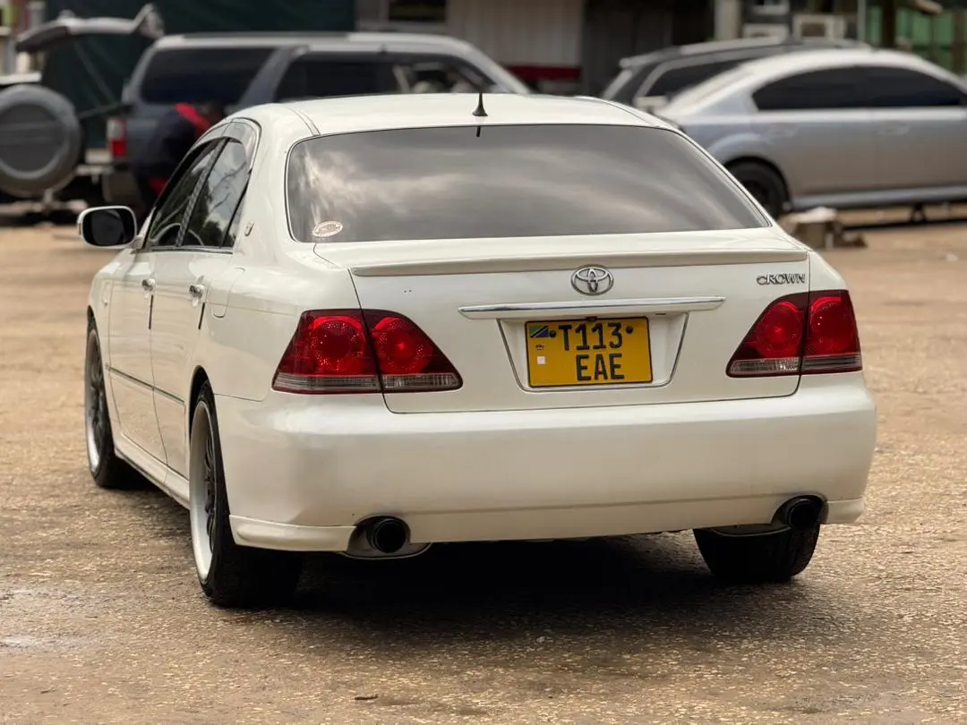 Toyota Crown Athlete thumbnail 3