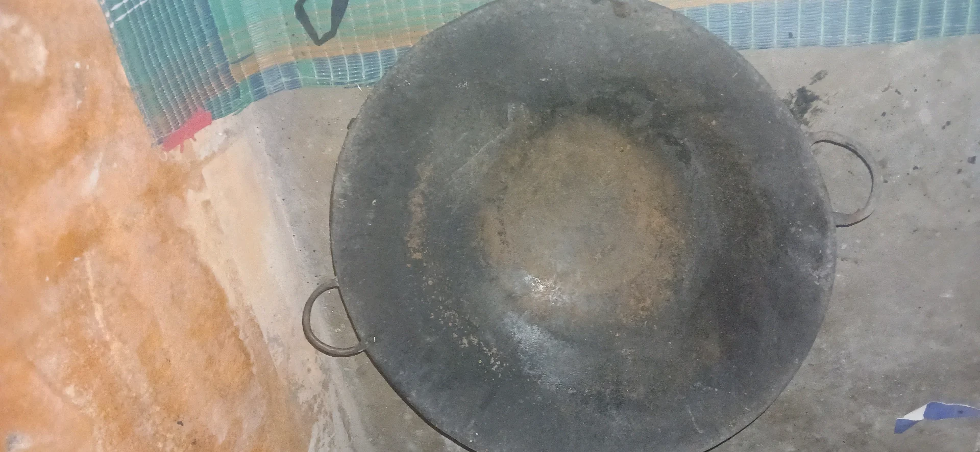 Makarai Mawili na Zawadi (Two Cooking Pans) thumbnail 2