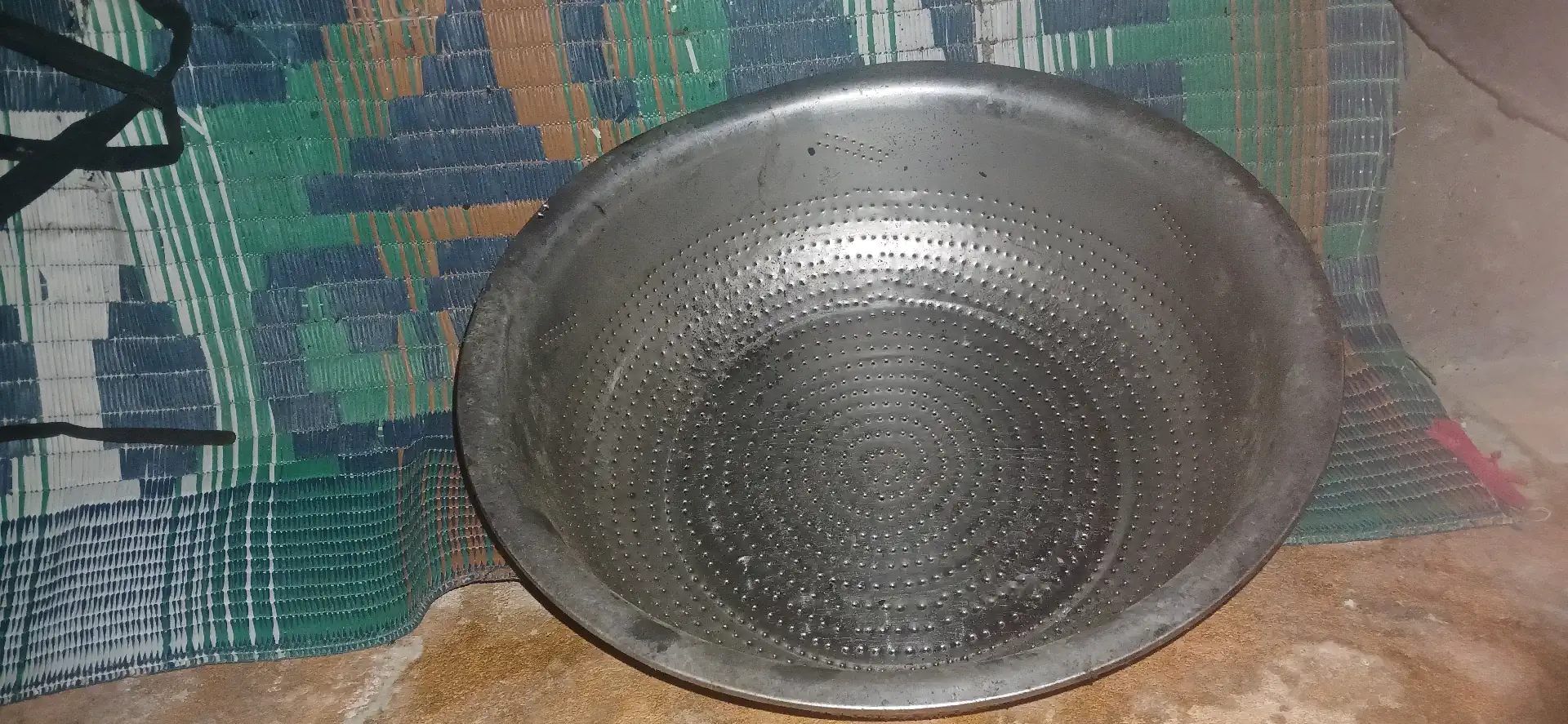 Makarai Mawili na Zawadi (Two Cooking Pans) thumbnail 3