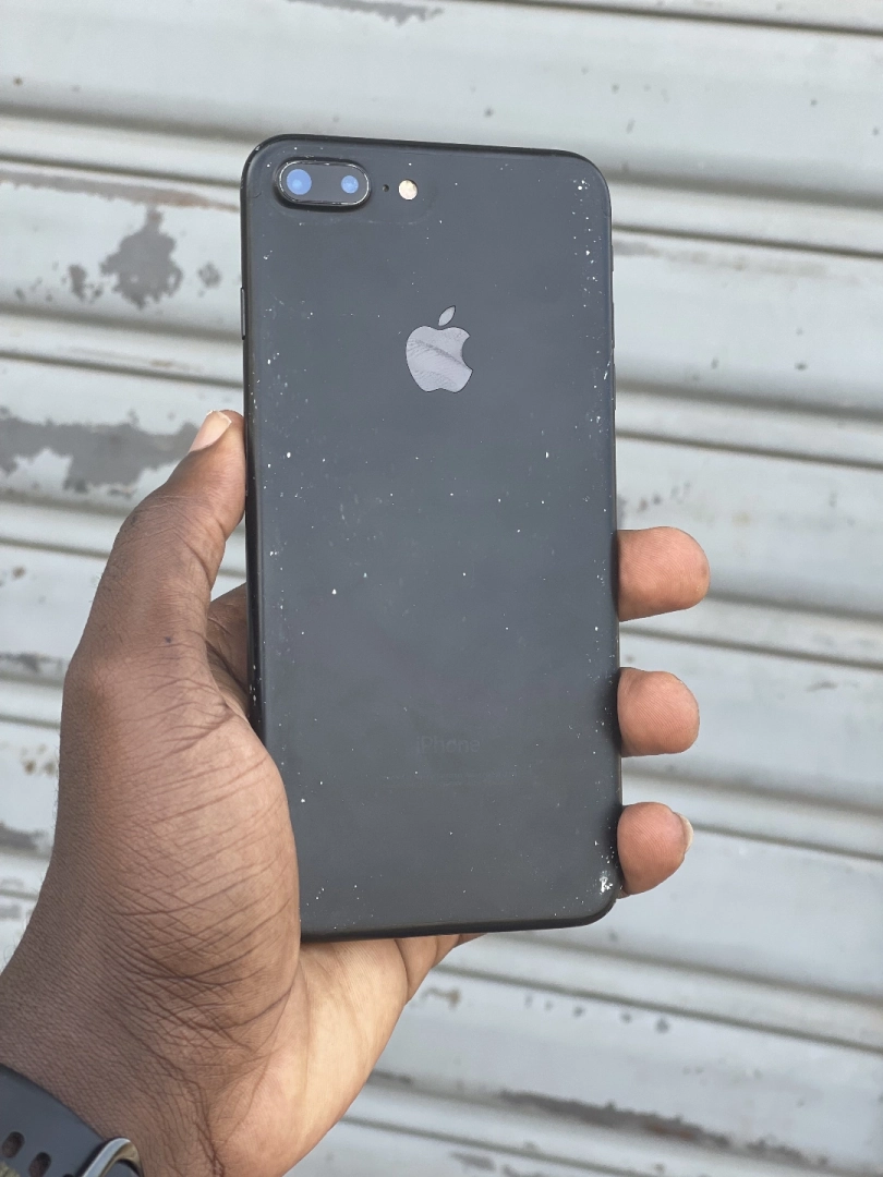 IPhone 7 Plus 128GB Black with Working Fingerprint thumbnail 3