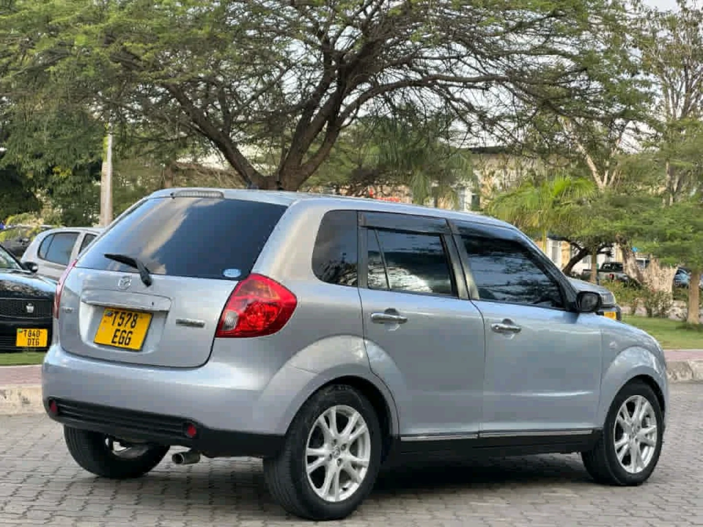 Silver Mazda Verisa 2006 Automatic thumbnail 2
