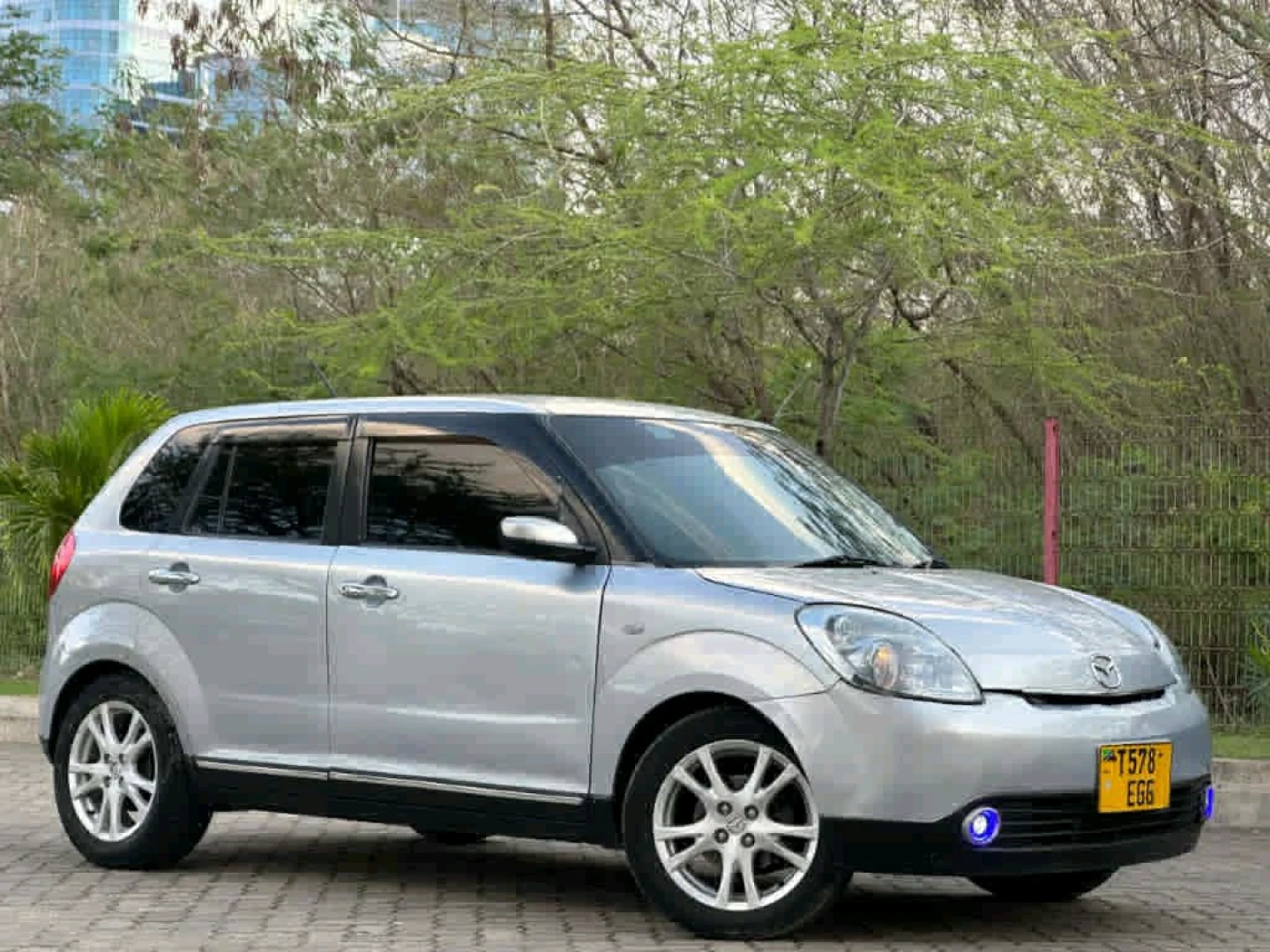 Silver Mazda Verisa 2006 Automatic thumbnail 3