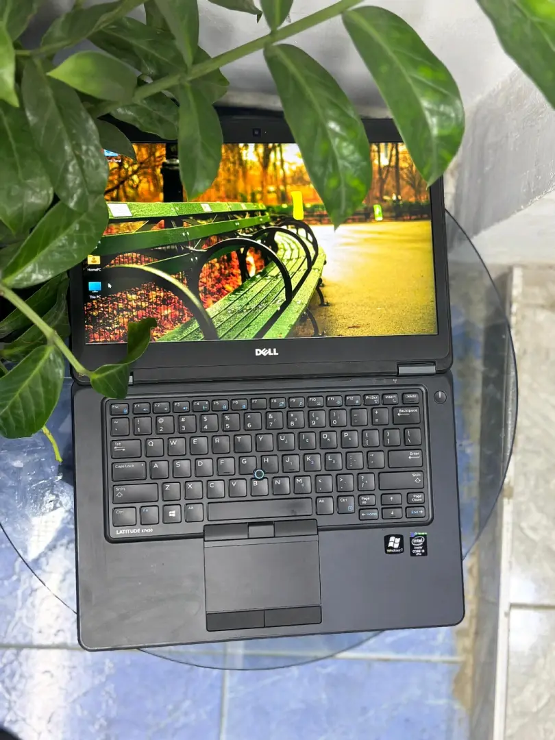 Dell Latitude 7450 Laptop i7 5th Gen 8GB RAM 256GB SSD thumbnail 3