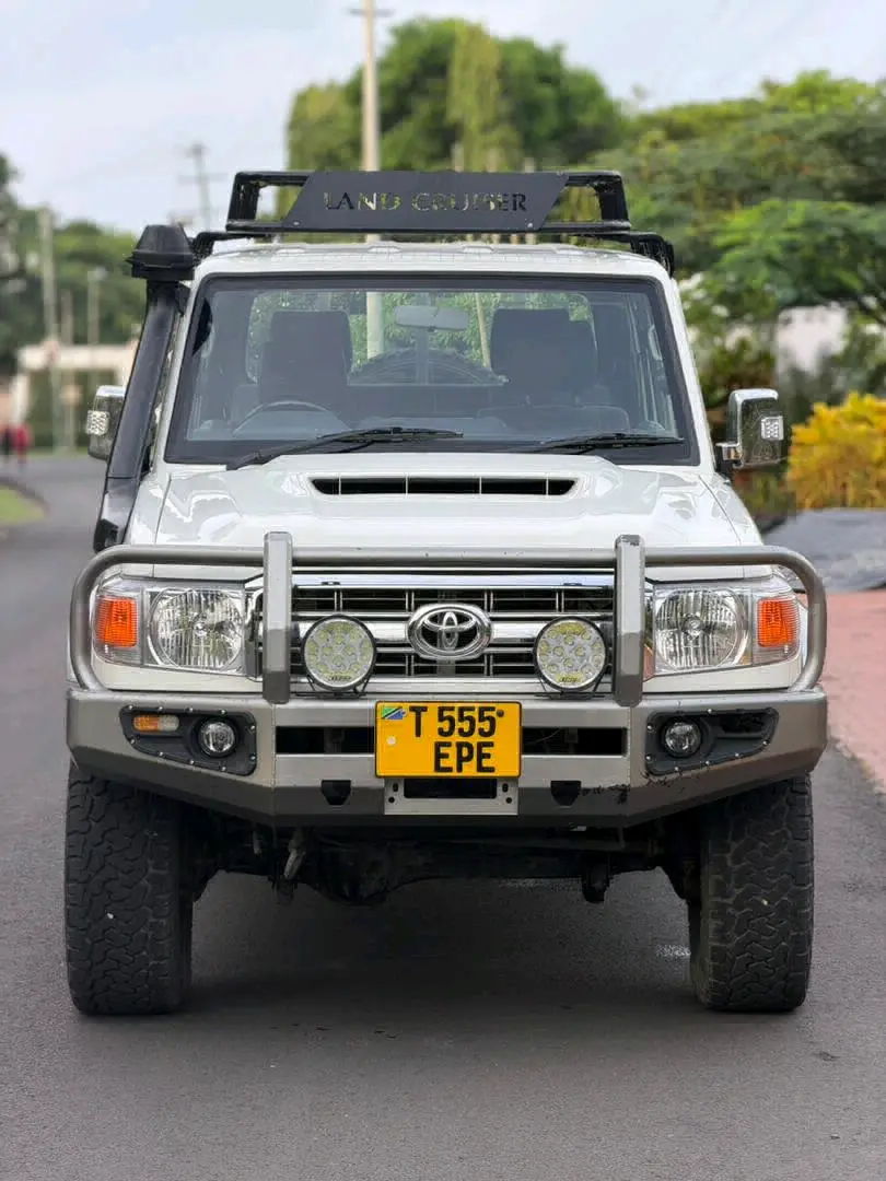 Toyota Land Cruiser Pickup 2019