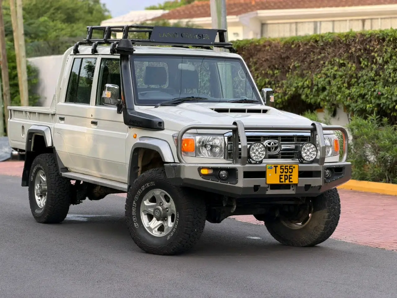 Toyota Land Cruiser Pickup 2019 thumbnail 2