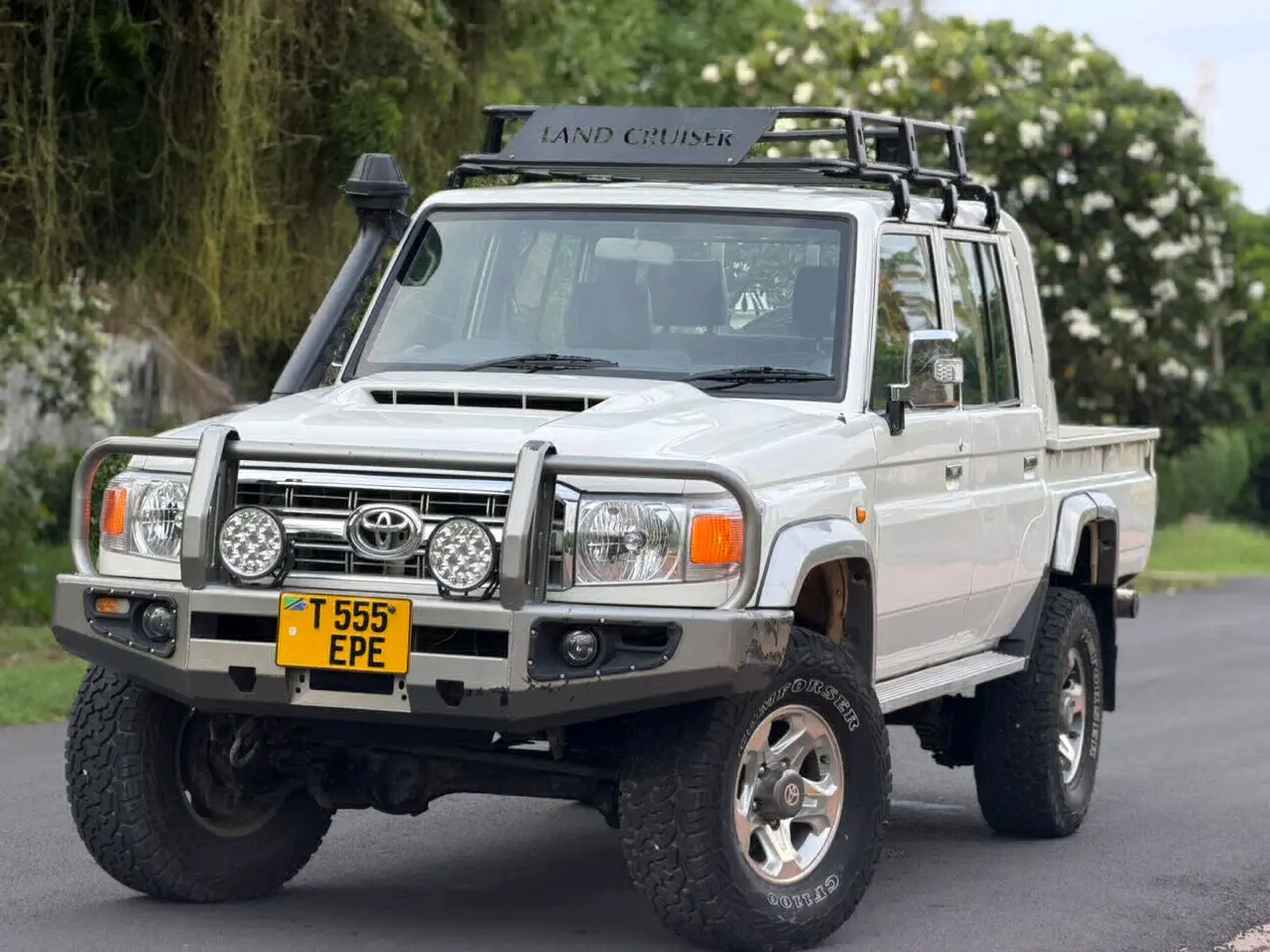 Toyota Land Cruiser Pickup 2019 thumbnail 3