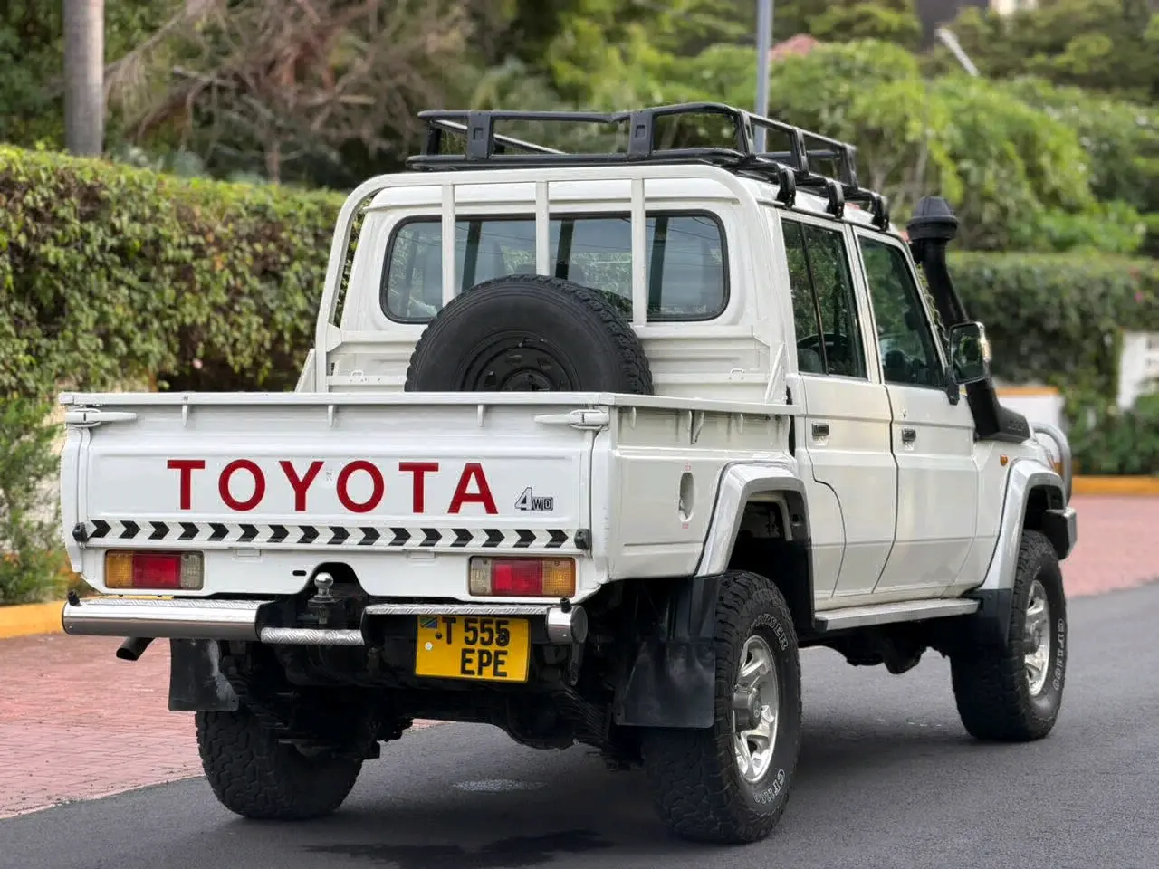 Toyota Land Cruiser Pickup 2019 thumbnail 5