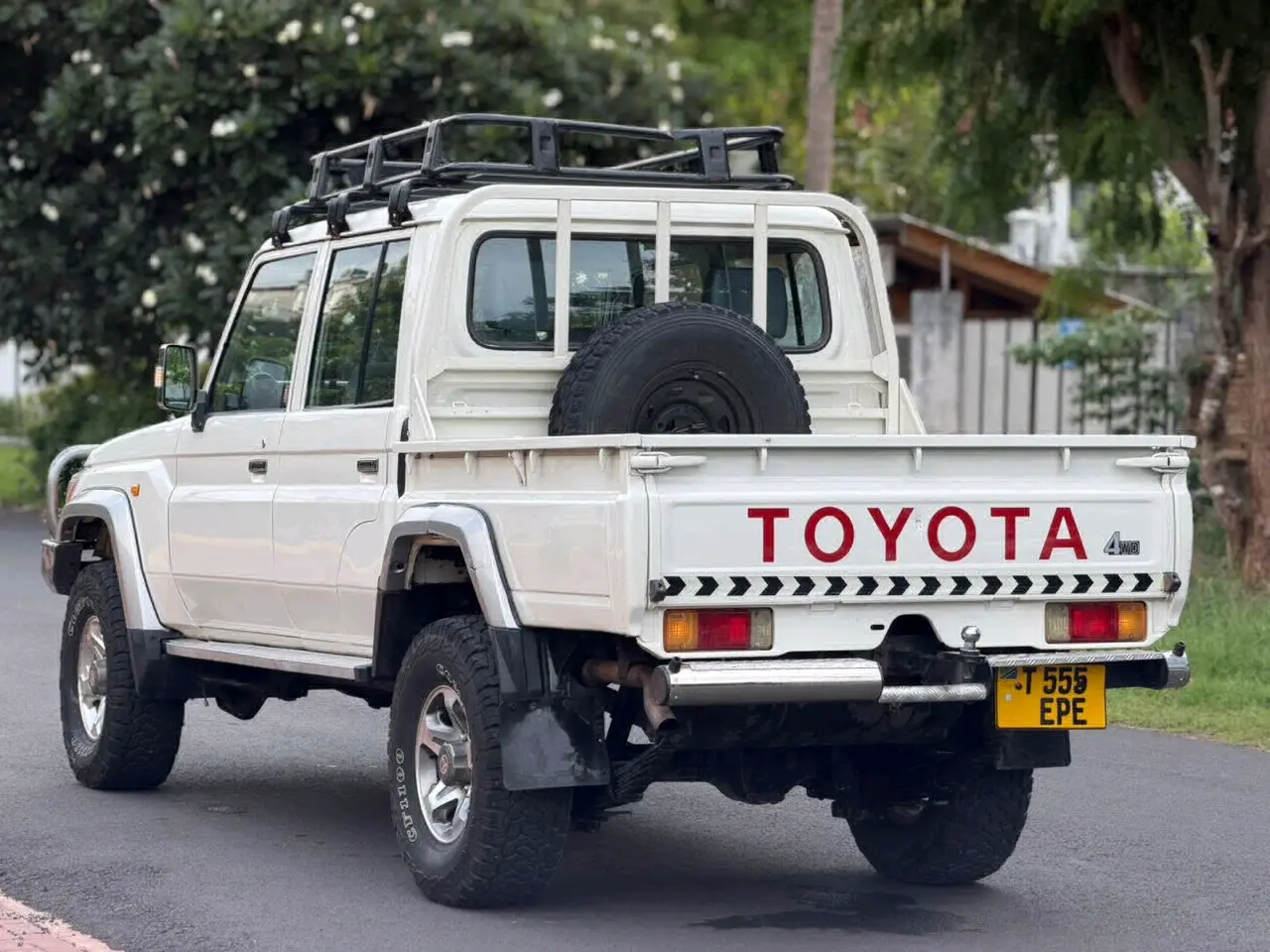 Toyota Land Cruiser Pickup 2019 thumbnail 6