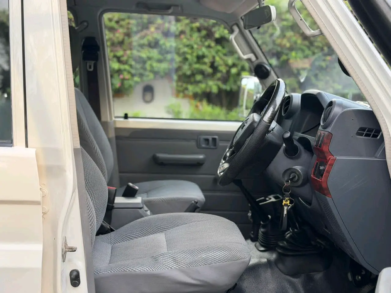 Toyota Land Cruiser Pickup 2019 thumbnail 7