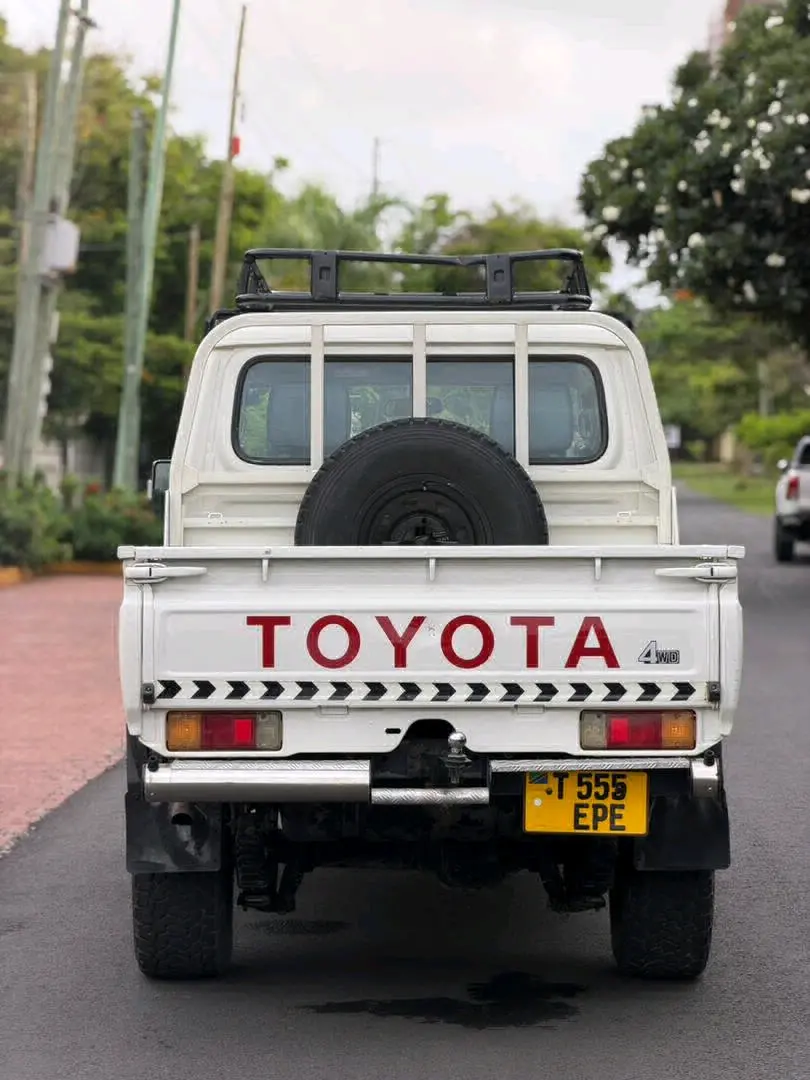 Toyota Land Cruiser Pickup 2019 thumbnail 9