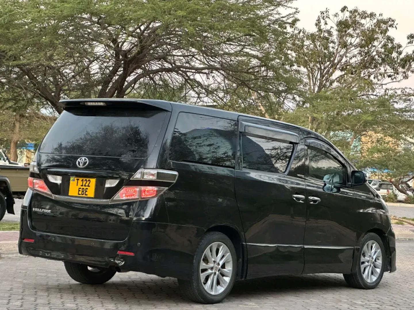 Black Toyota Vellfire 2009 Reg EBE for Sale thumbnail 3