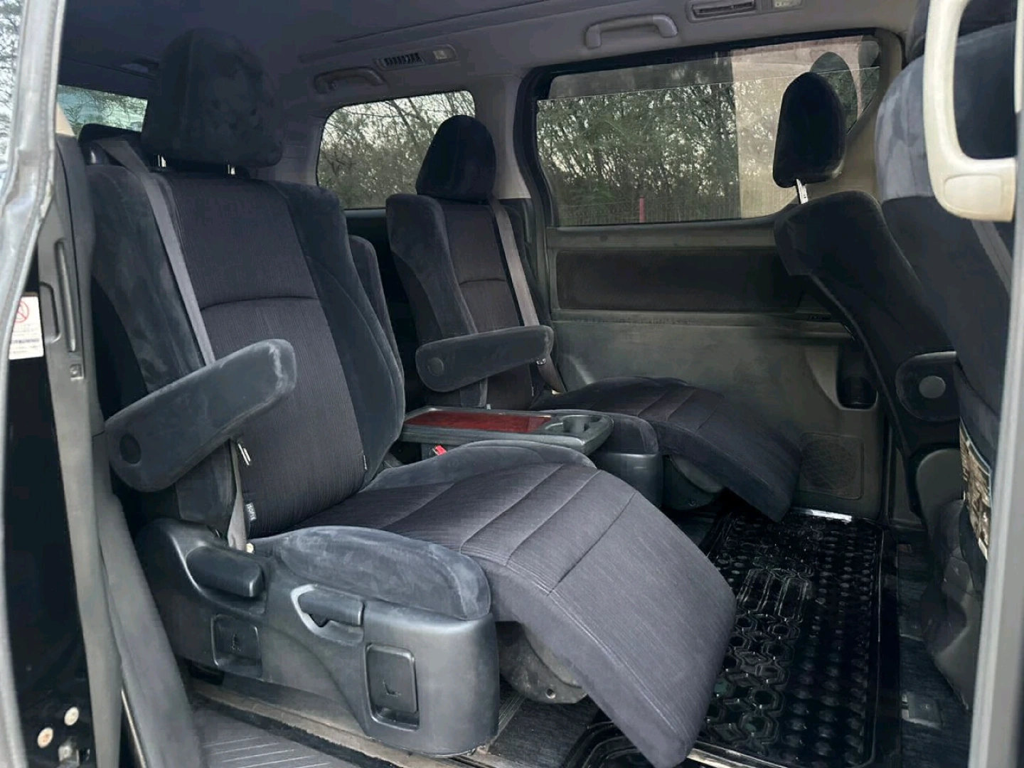 Black Toyota Vellfire 2009 Reg EBE for Sale thumbnail 6