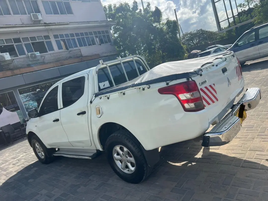 Mitsubishi L200 Pickup thumbnail 3