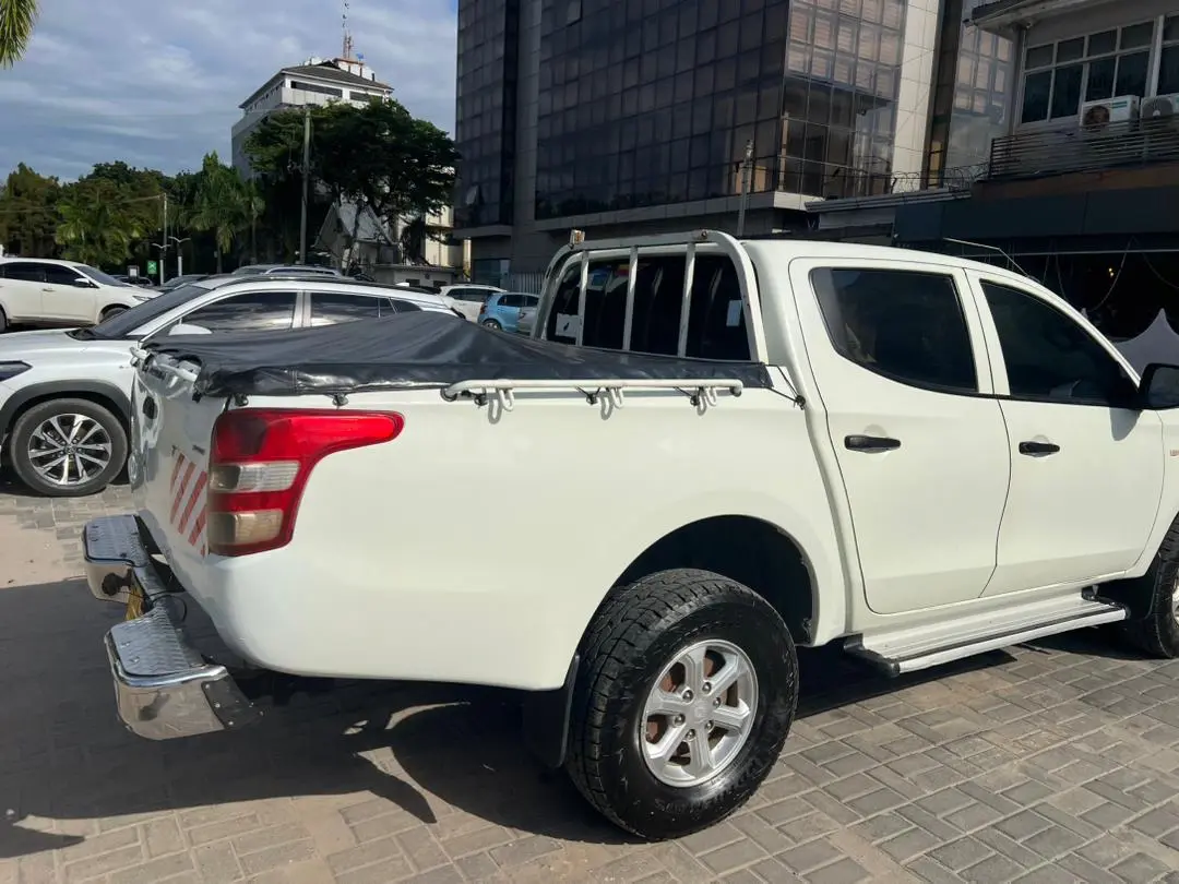 Mitsubishi L200 Pickup thumbnail 4