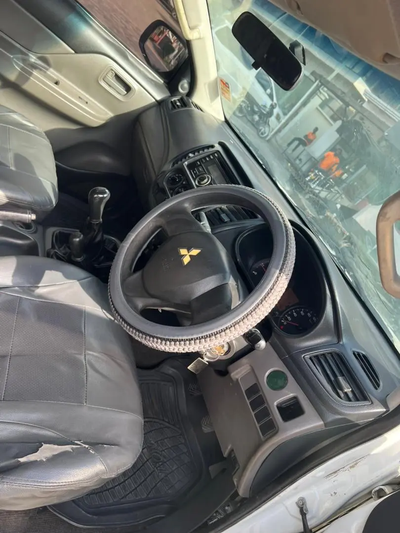 Mitsubishi L200 Pickup thumbnail 8