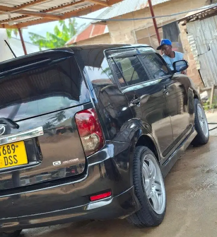 Toyota Rumion Nyeusi Inauzwa thumbnail 2