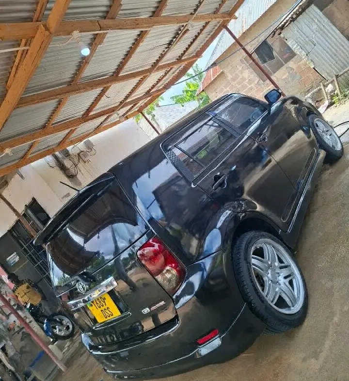 Toyota Rumion Nyeusi Inauzwa thumbnail 3