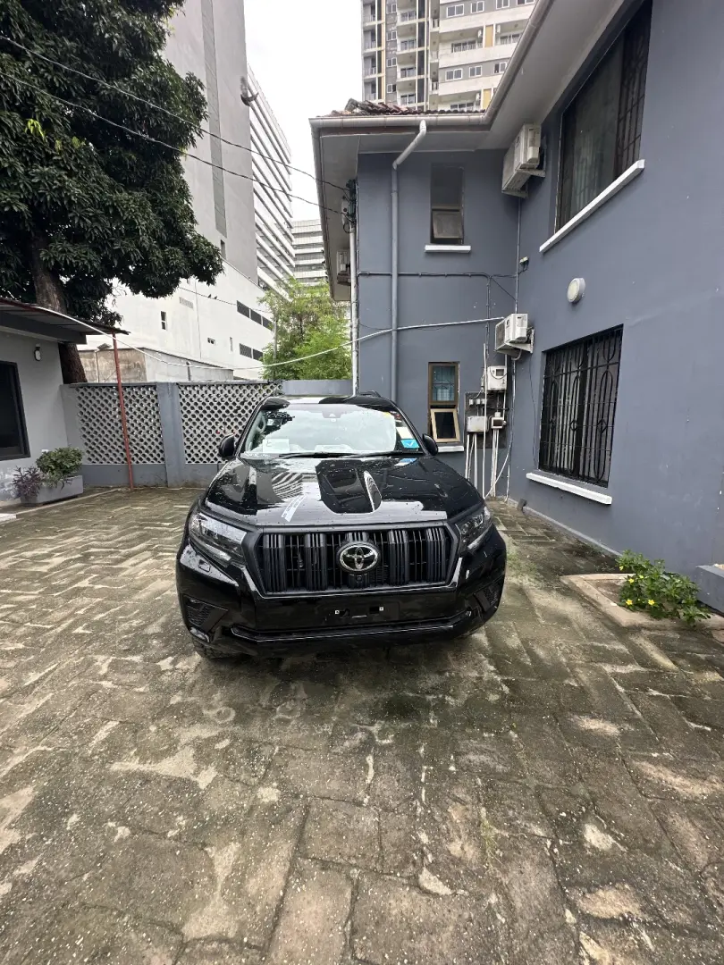 Toyota Land Cruiser Prado 2023 thumbnail 3