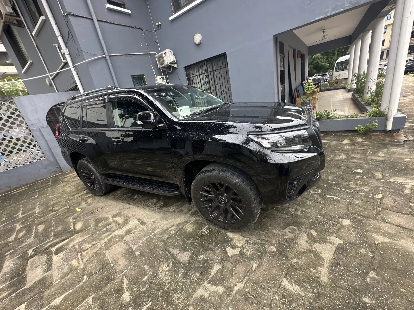 Toyota Land Cruiser Prado 2023 thumbnail 4