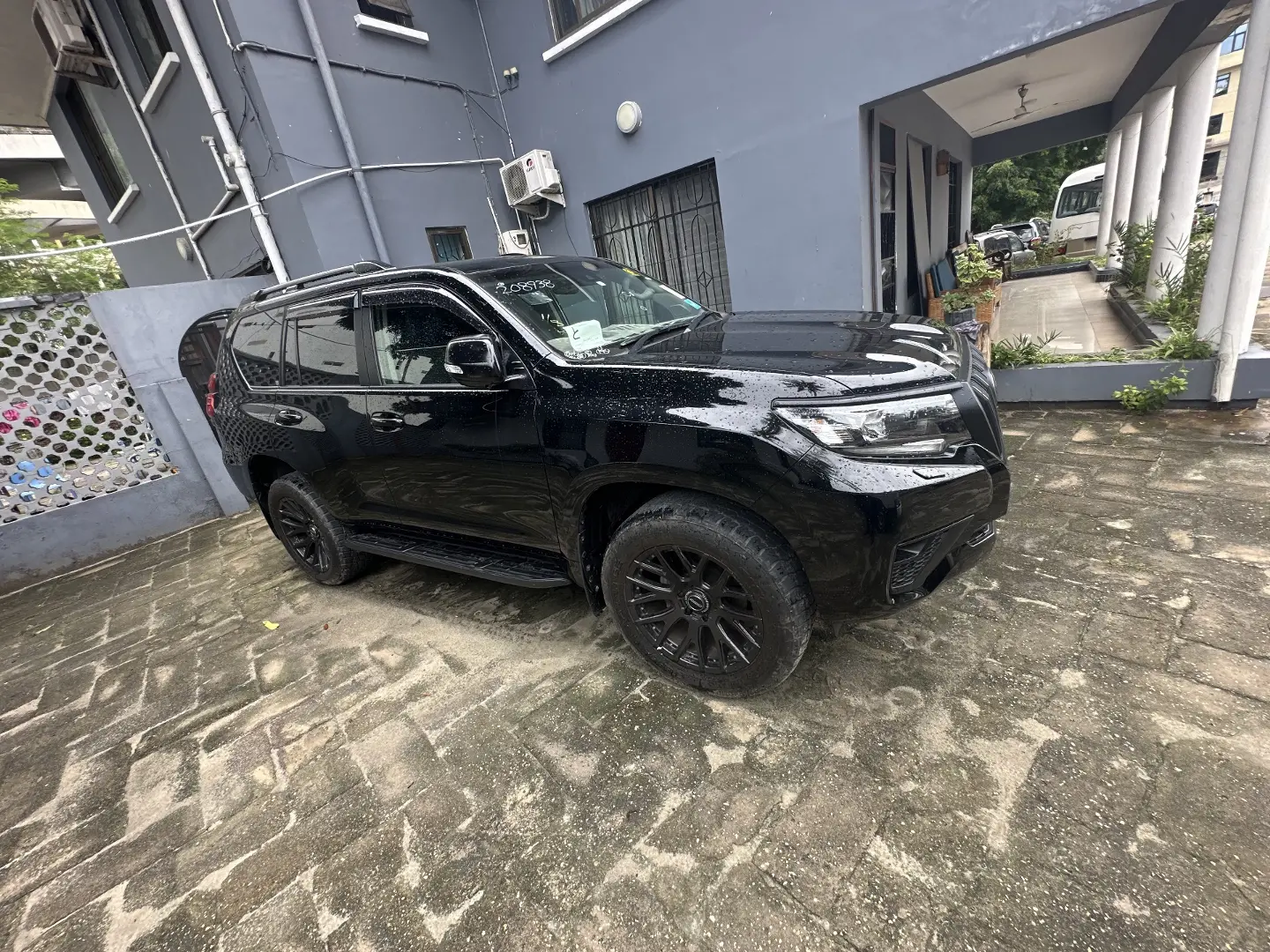 Toyota Land Cruiser Prado 2023 thumbnail 5