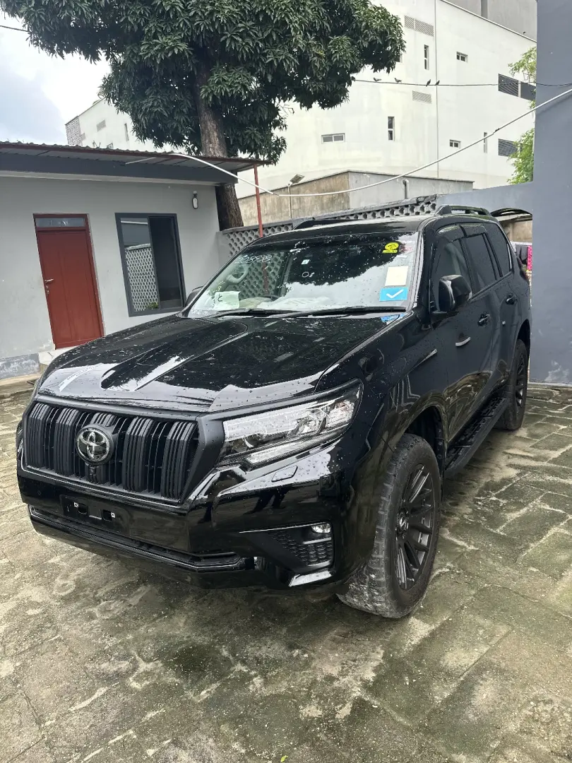 Toyota Land Cruiser Prado 2023 thumbnail 8