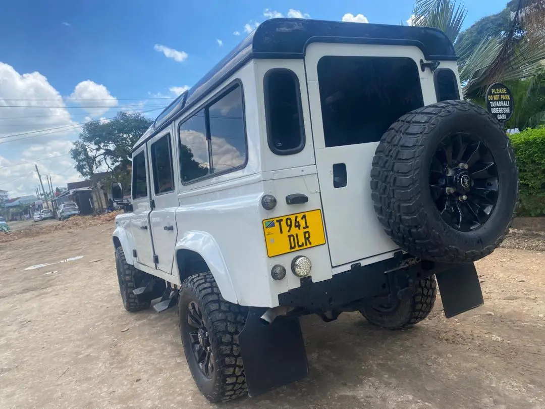 Land Rover Defender Kali Sana thumbnail 3